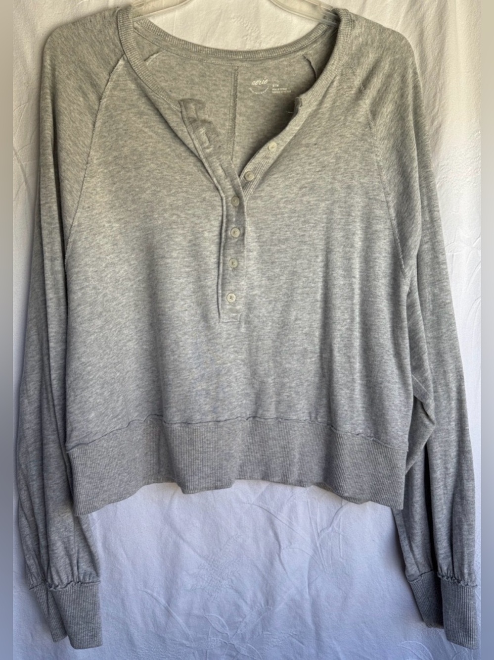 NWOT Aerie Light Gray Henley Pullover Long Sleeve Sweater Shirt Medium - Women